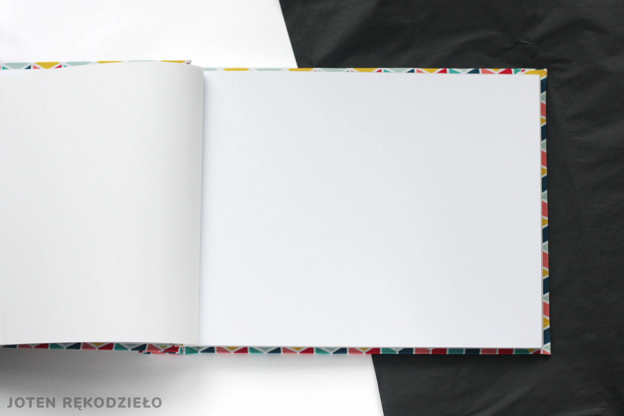 Ręcznie robiony album fotograficzny w tkaninowej oprawie